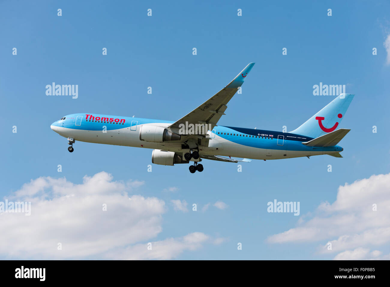 G-OBYH Thomson Airways Boeing 767-300 de l'aéroport de Manchester england uk tour de départs Banque D'Images