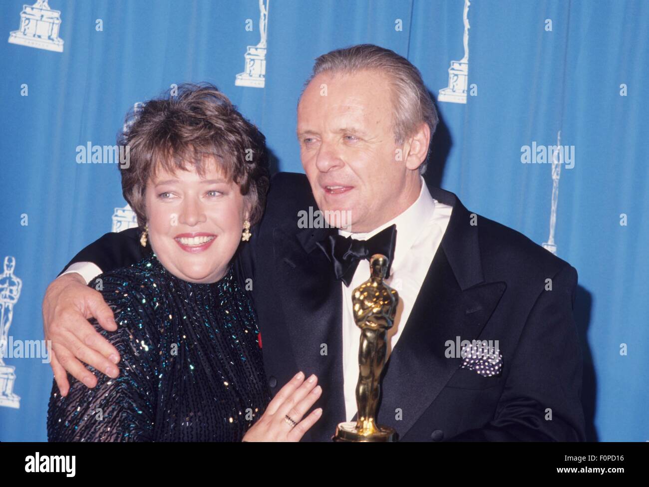 ANTHONY HOPKINS avec Kathy Bates à l'Academy Awards Oscars 1992.l3033. © Alan Derek/monde/Photos/Zuma Zuma sur le fil conducteur/Alamy Live News Banque D'Images