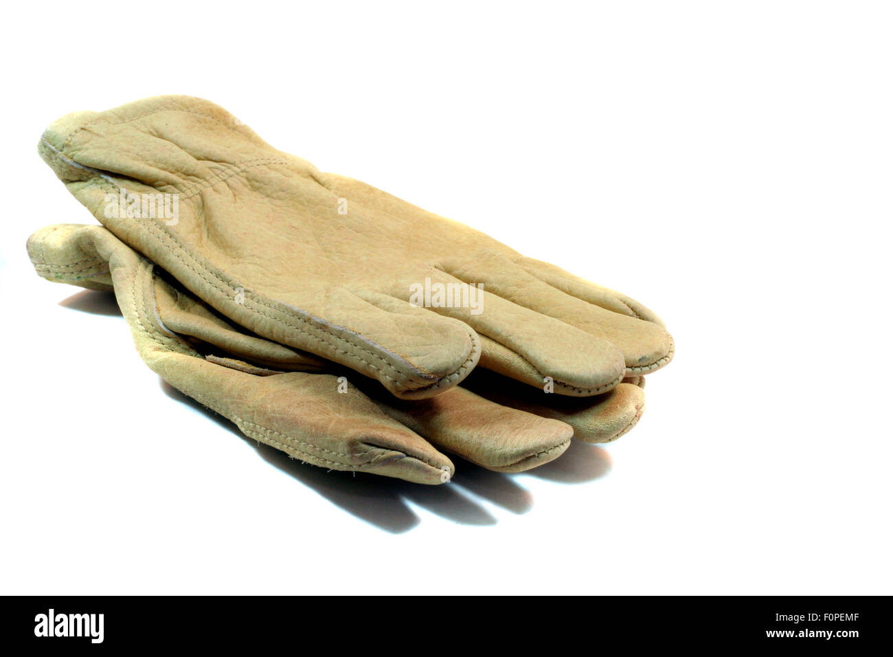 Paire de gants en cuir travail isolated on white Banque D'Images