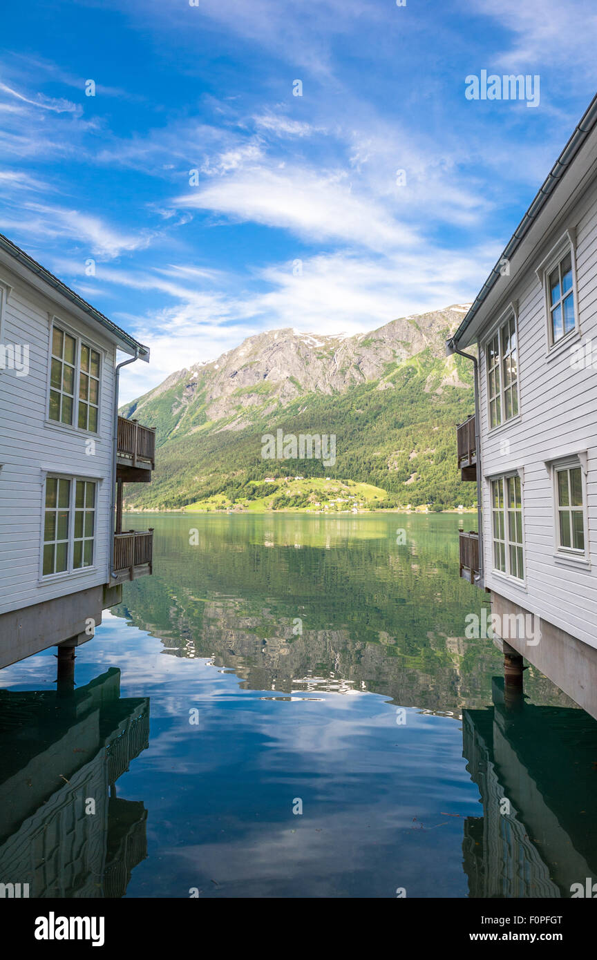 Du côté de l'eau holiday accommodation sur la Sogne-fjord, Skjolden, Norvège Banque D'Images