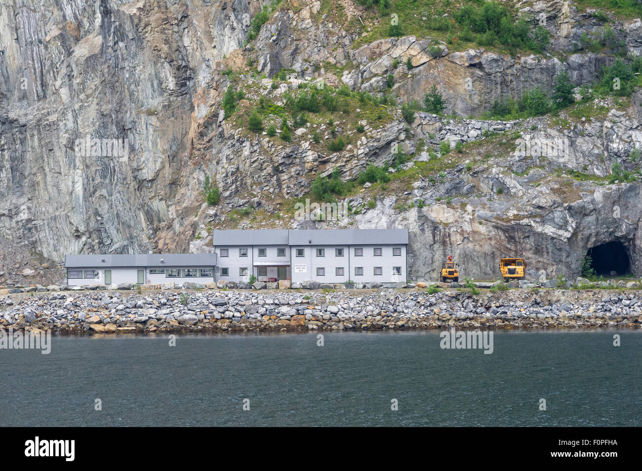 Exploitation minière dans le Geirangerfjord, Norvège. Banque D'Images