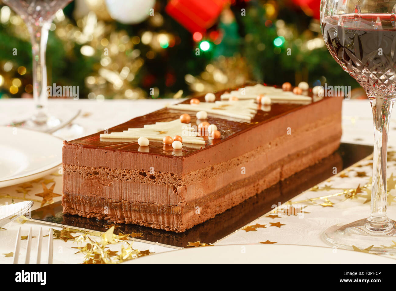 Dessert Au Chocolat De Luxe A Un Repas De Noel En Famille Photo Stock Alamy Dessert Au Chocolat De Luxe A Un Repas De Noel En Famille Photo Stock Alamy