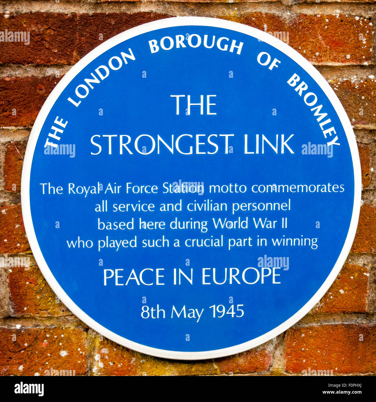 Une plaque bleue sur l'ancien aérodrome de la RAF de Biggin Hill, au sud de Londres. Banque D'Images
