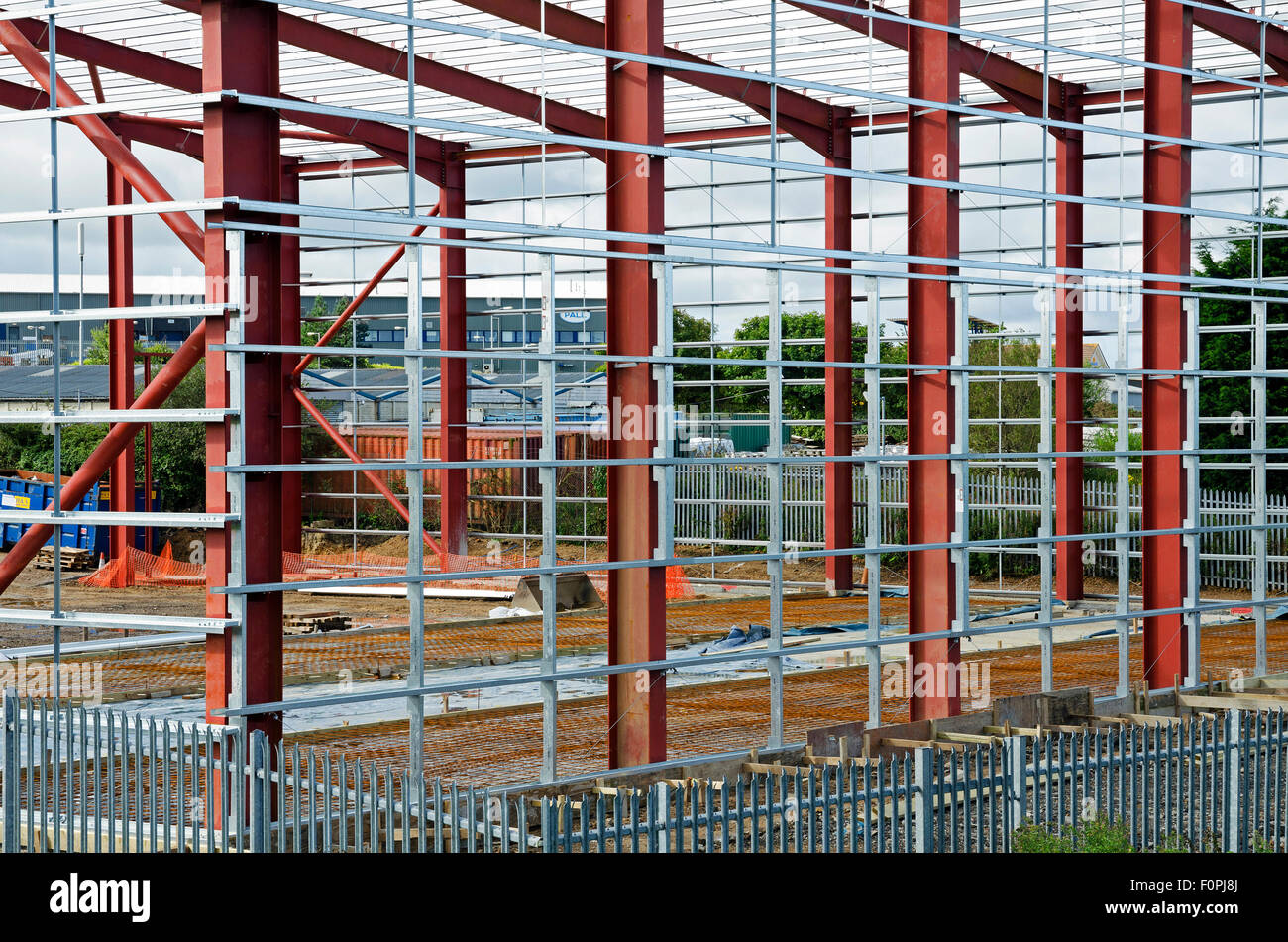 La structure d'acier sur un nouveau bâtiment la construction, England, UK Banque D'Images