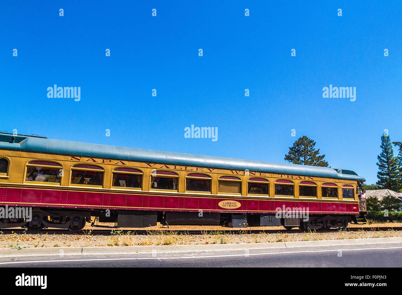 Le Napa Valley Wine Train sur son chemin à travers la région vinicole de Californie le long de la California State Route 29 Banque D'Images