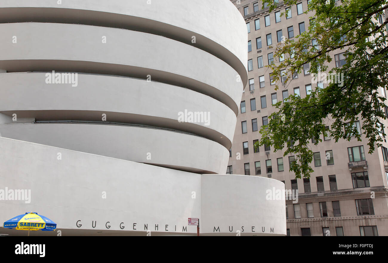 USA, New York State, New York, Manhattan, de l'extérieur le Musée Solomon R. Guggenheim sur la 5e Avenue. Banque D'Images