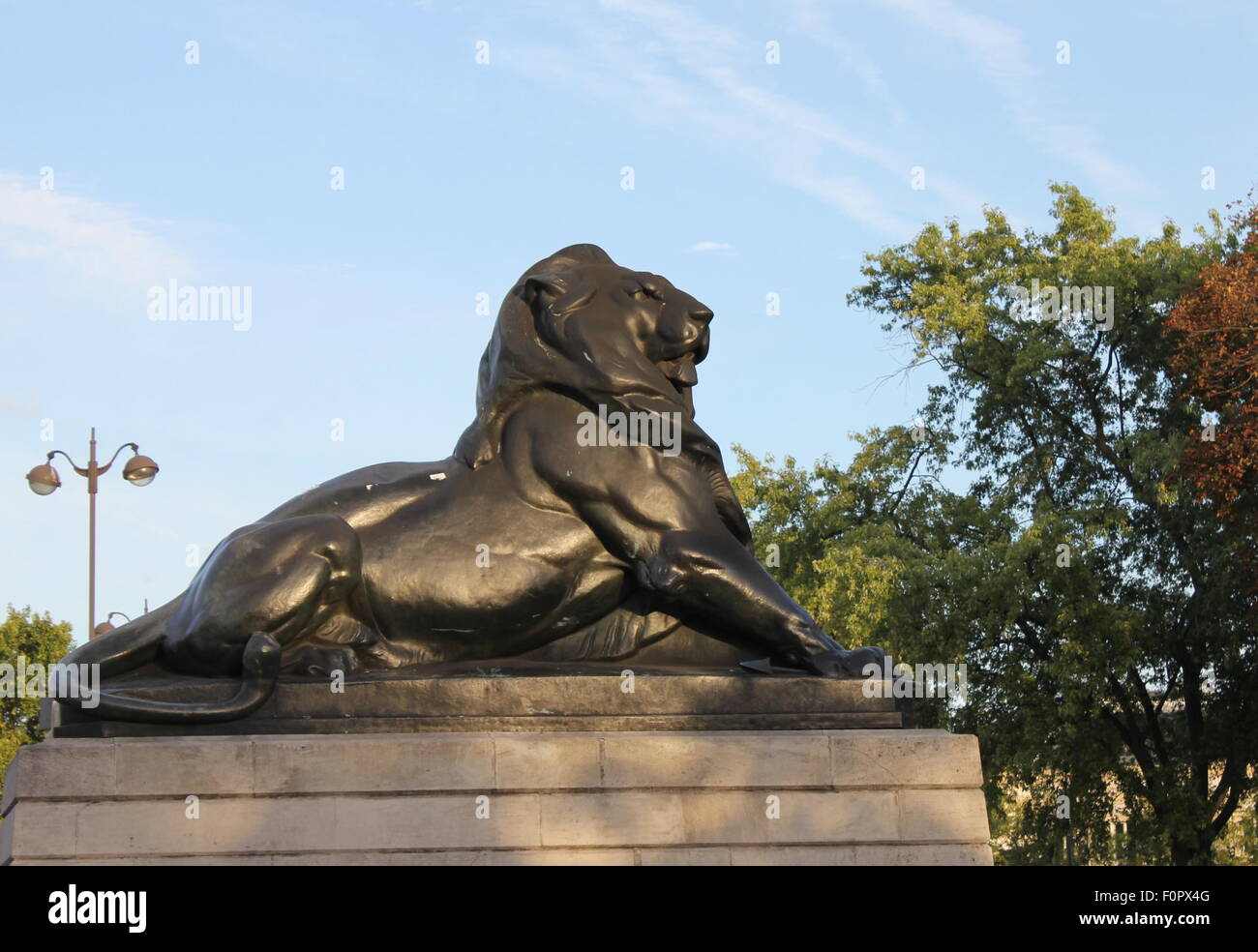 Paris, Lion de Belfort par Bartholdi statue sur la place Denfert-Rochereau Banque D'Images