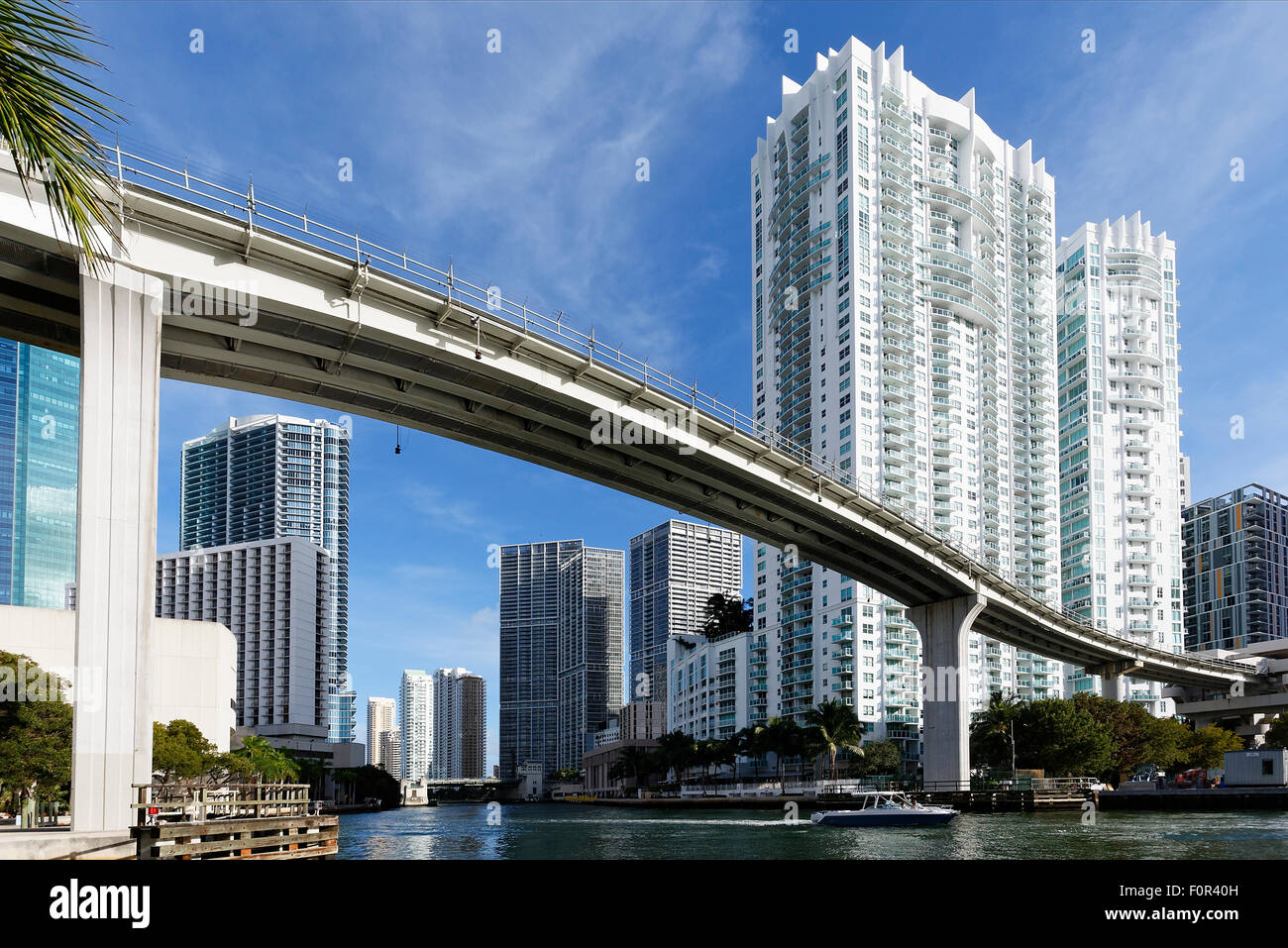 Centre-ville de Miami, augmentation de la voie de chemin de fer Banque D'Images