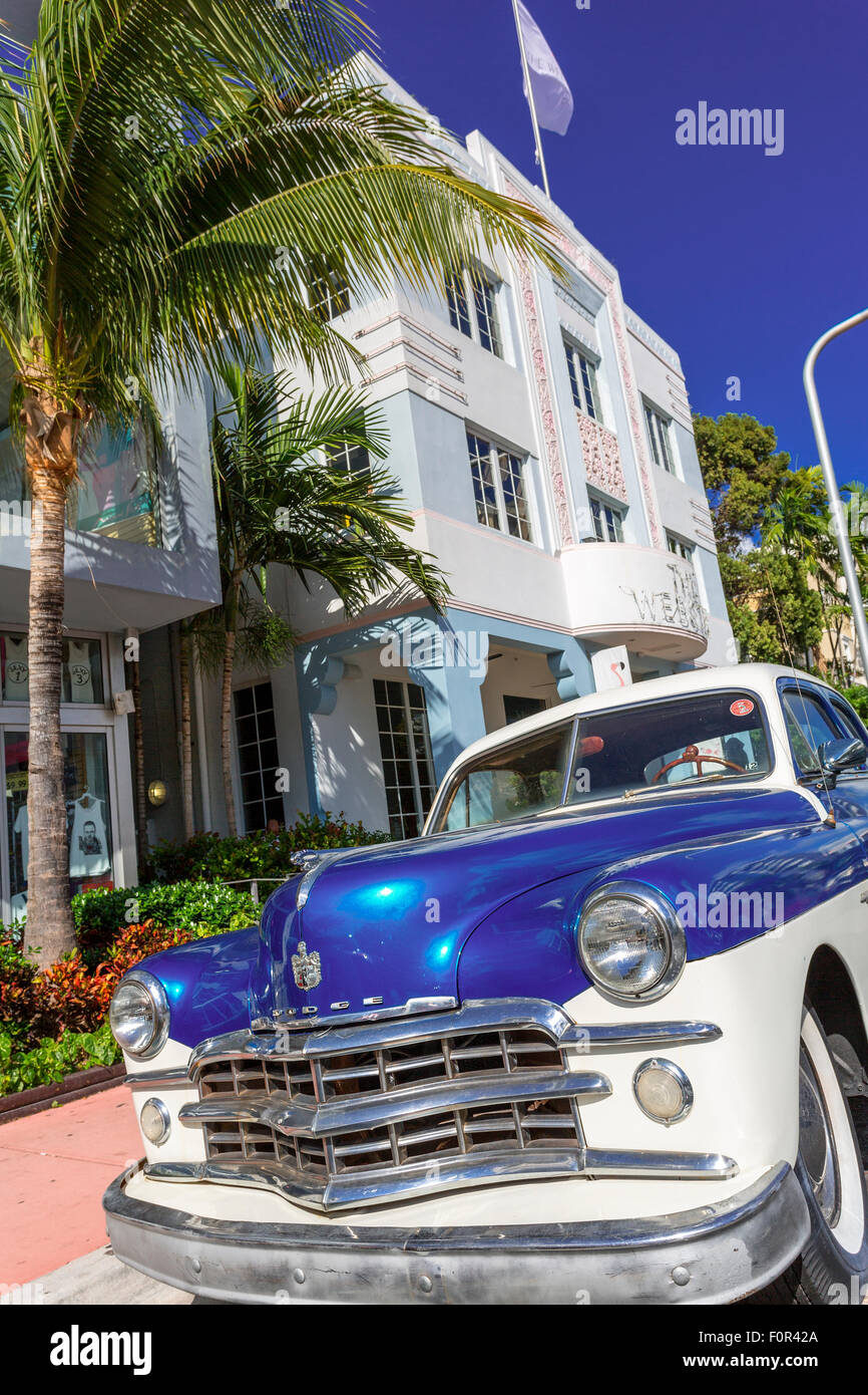 Miami, South beach, Vintage car sur Collins avenue Banque D'Images