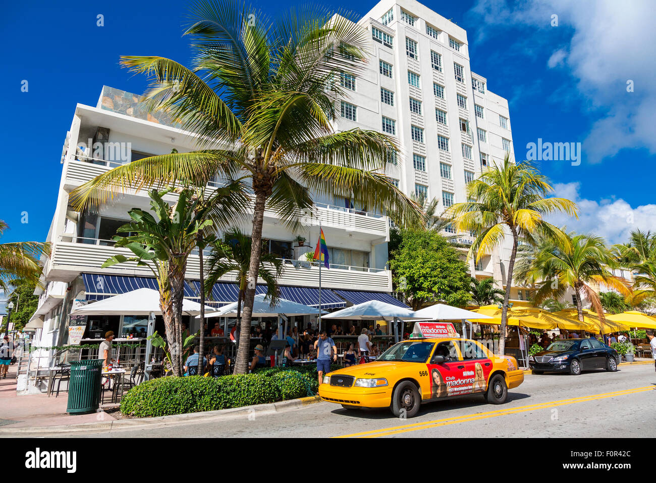 Miami, South Beach, taxi sur Ocean Drive Banque D'Images