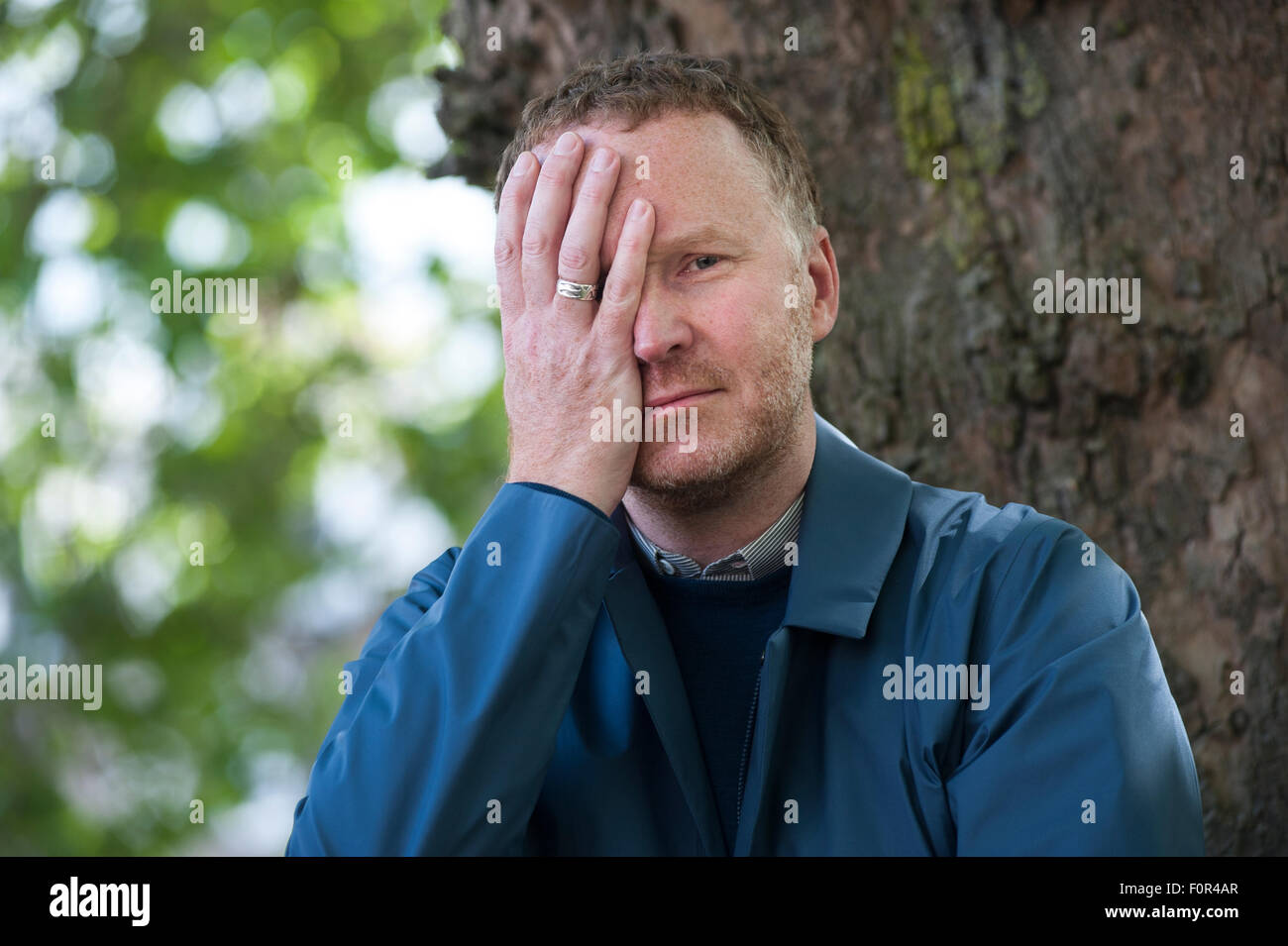 Artiste Nathan Coley apparaissant au Edinburgh International Book Festival Banque D'Images