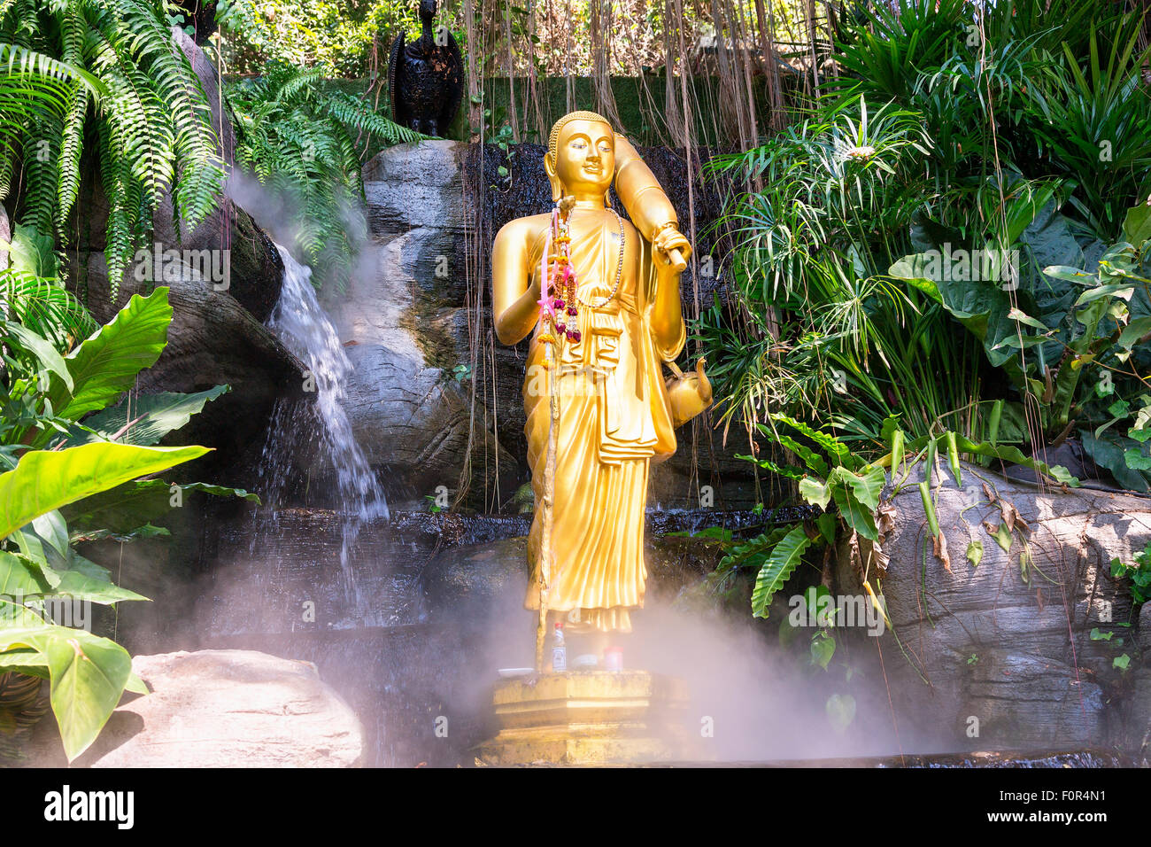 Thaïlande, Bangkok, une statue de Bouddha en or, Wat Saket Banque D'Images
