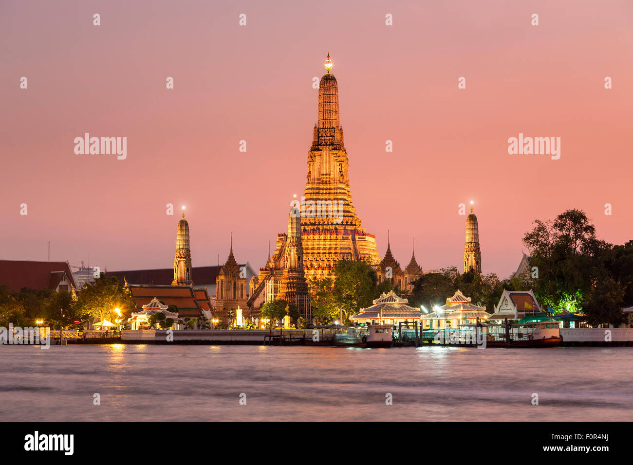 Thaïlande, Bangkok, Wat Arun au crépuscule Banque D'Images
