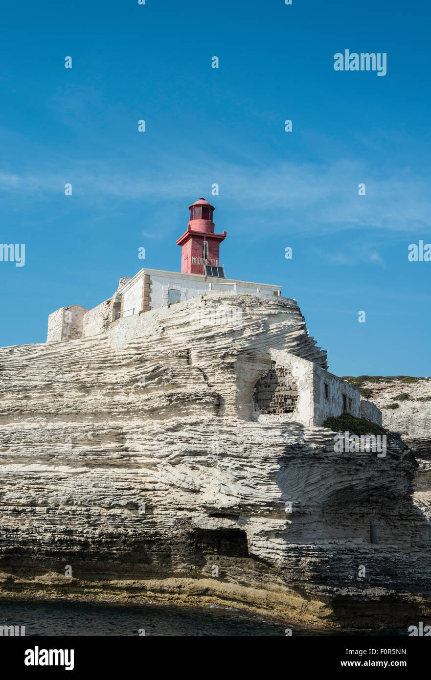 Phare sur falaise de craie, Bonifacio, Corse, France Banque D'Images