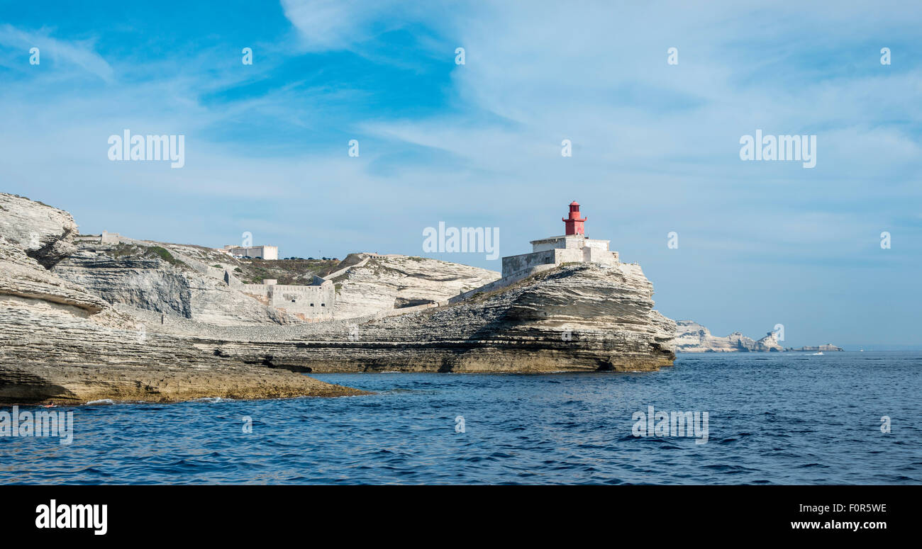 Le phare et les falaises de craie, Bonifacio, Corse, France Banque D'Images