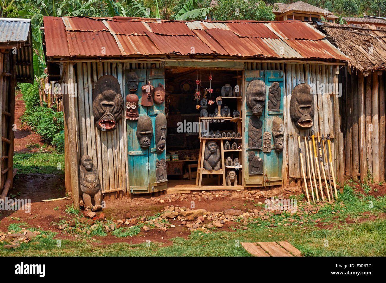Boutique d'artisanat, Buhoma, impénétrable de Bwindi, en Ouganda, l'Afrique Banque D'Images