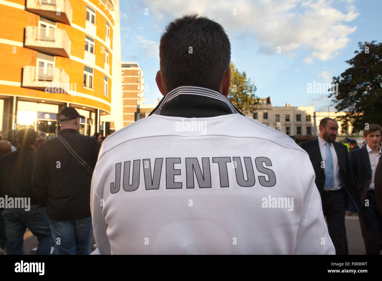 La Juventus football fan en dehors de Stamford Bridge une phase de groupes de la Ligue des Champions jeu, London, England, UK Banque D'Images