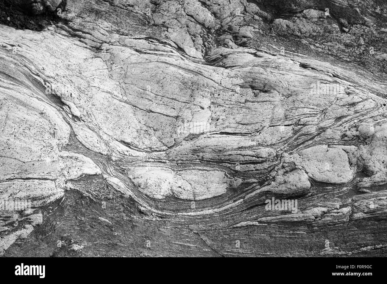 Structures de roche métamorphique dans les affleurements géologiques sous le glacier Briksdalsbreen, Olden, Norvège. Banque D'Images