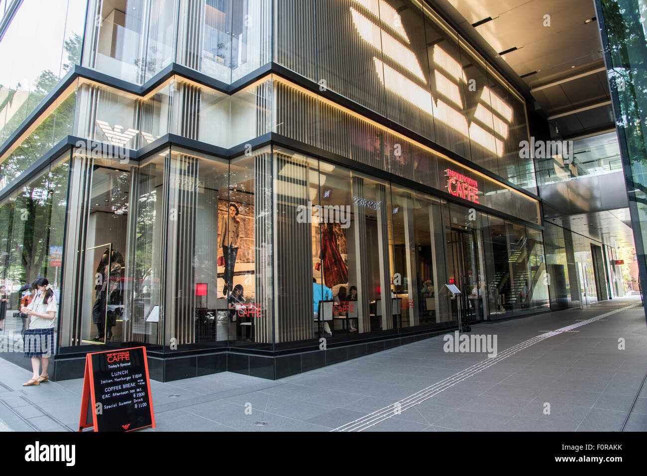 EMPORIO ARMANI CAFFE AOYAMA Omotesando, Minato-Ku, Tokyo,Japon, Banque D'Images