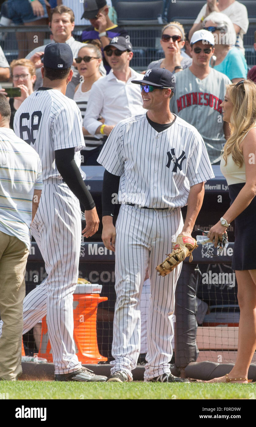 New York, New York, USA. 15 Jan, 2014. Le joueur de premier but des Yankees GREG BIRD à la fin de la 9e manche, New York Yankees vs. Minnesota Twins, Yankee Stadium, mercredi 19 août, 2015. © Bryan Smith/ZUMA/Alamy Fil Live News Banque D'Images