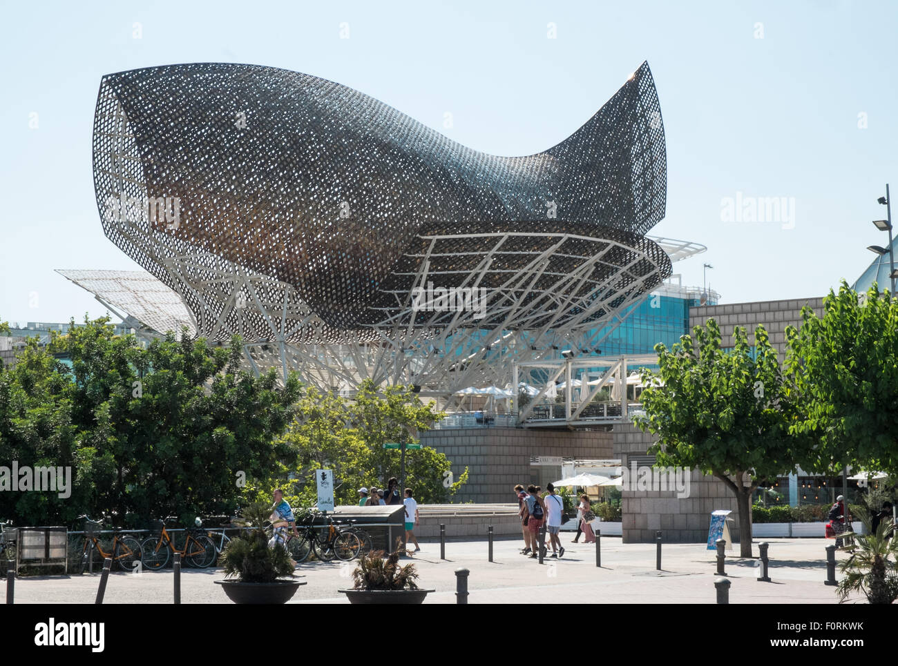 Le poisson de Barcelone ou une grande sculpture Peix, par le célèbre architecte Frank Gehry.Port Olympique de Barcelone zone,Catalan,Espagne Banque D'Images