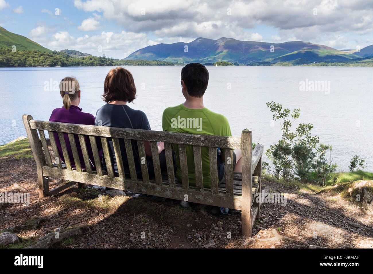 Profiter de la vue sur Derwent Water vers Skiddaw de Manesty Lake District Cumbria UK Banque D'Images