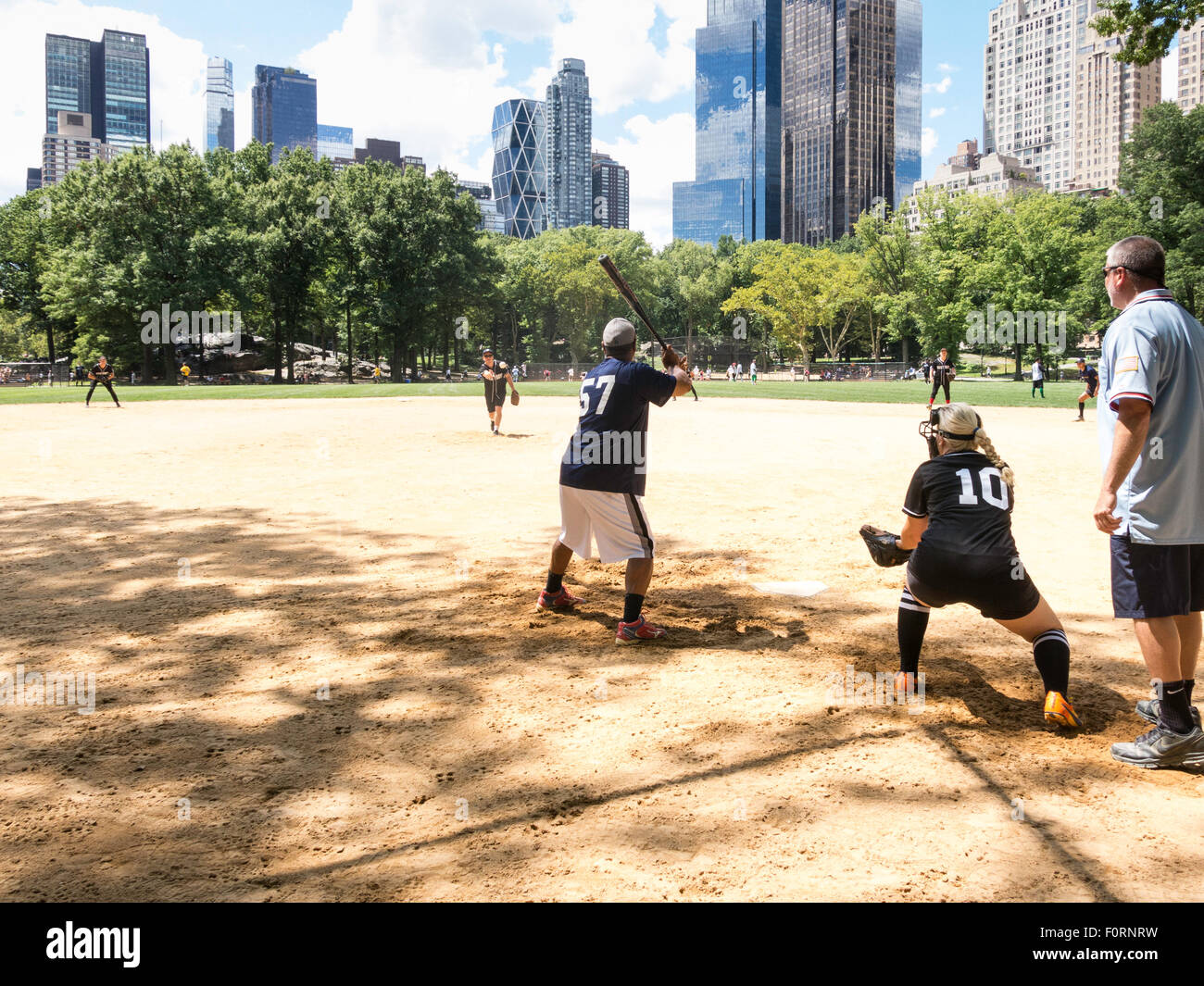 Jeu de balle-molle à Ballfields Heckscher, Central Park, NYC Banque D'Images