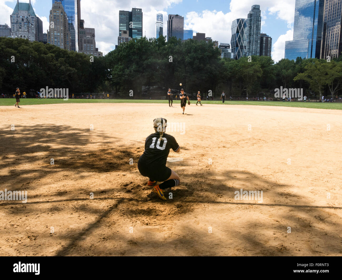 Jeu de balle-molle à Ballfields Heckscher, Central Park, NYC Banque D'Images