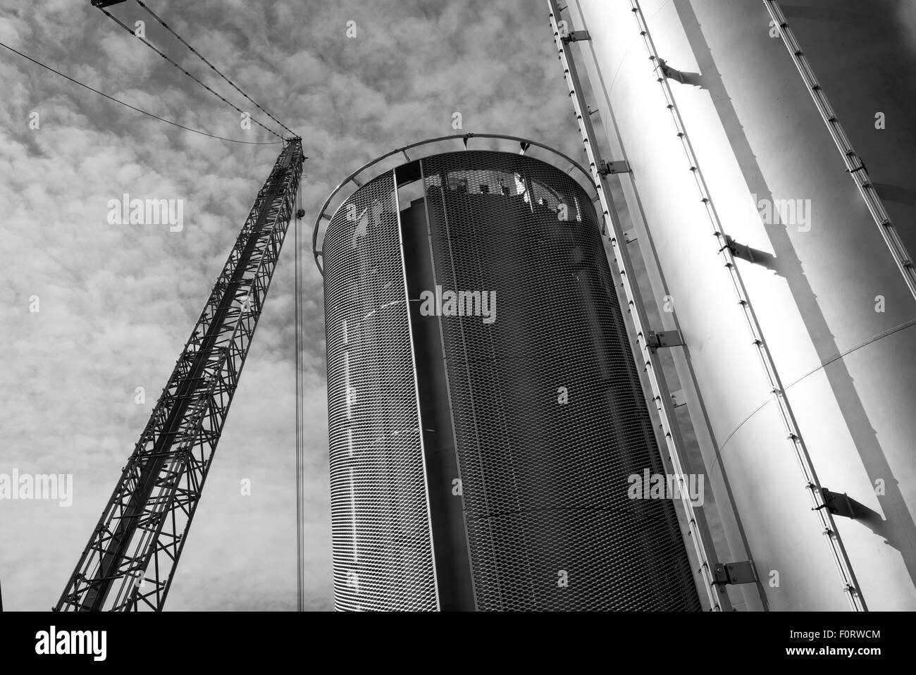 Les éléments tubulaires en acier utilisés dans la construction de Brighton j360 déménagement tour d'observation conçu par Marks Barfield, noir et blanc Banque D'Images