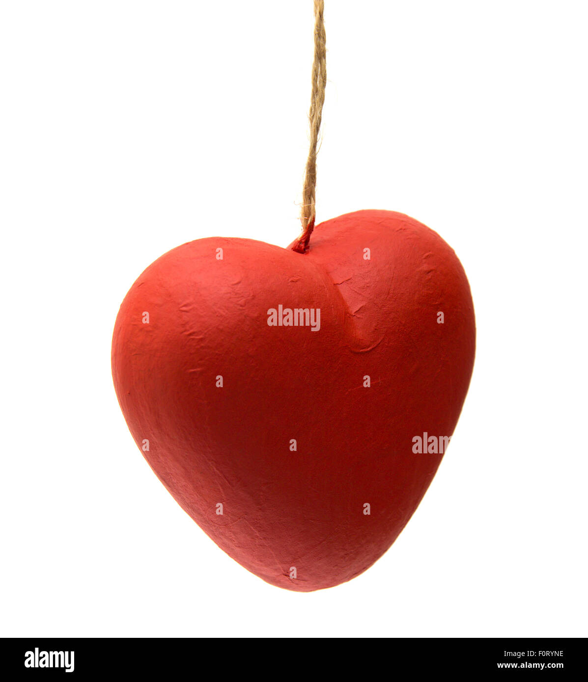 Papier mâché coeur isolé sur fond blanc Banque D'Images