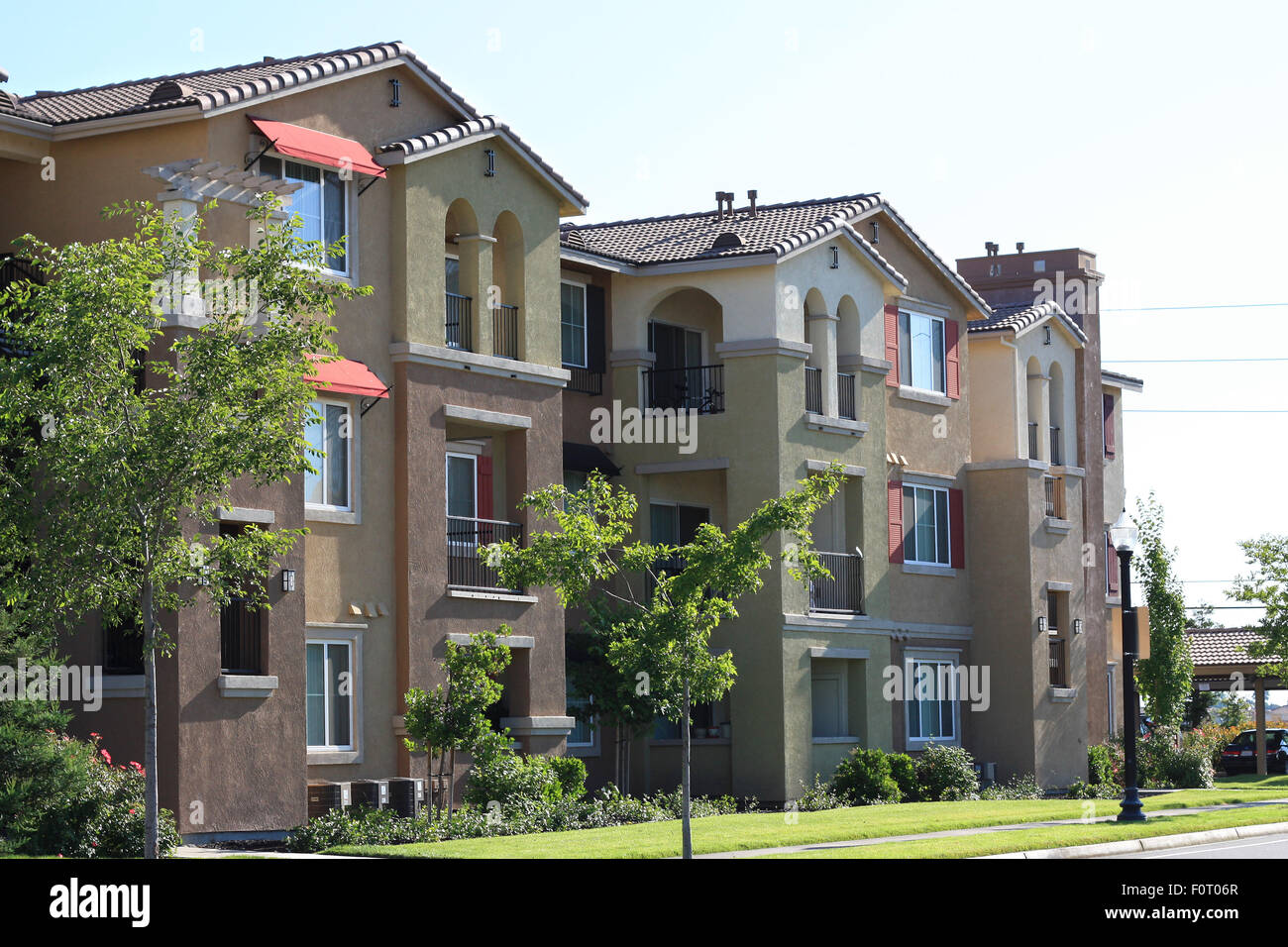 Complexe d'appartements moderne en banlieue Banque D'Images