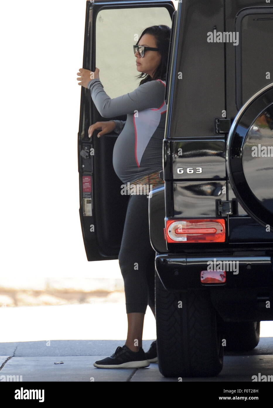 Naya Rivera Enceintes Montre Son Nez De Bebe Tandis Que Les Courses A Los Angeles L Glee Star A Ete Repere A Qwench Bar A Jus Un Optometriste S Office Et Le Pompage