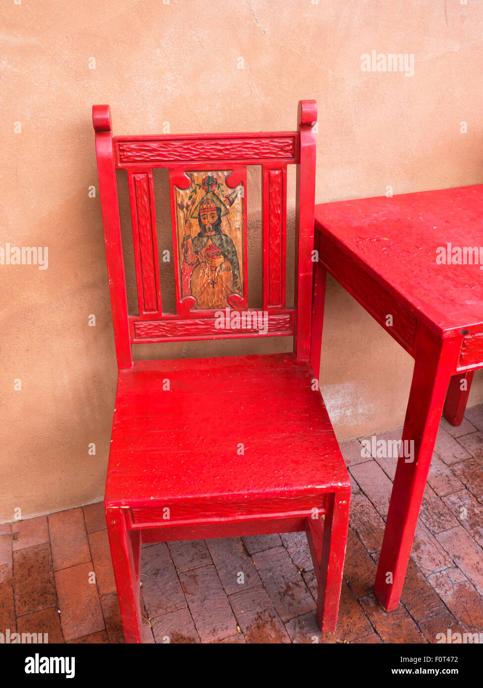 Des tables et des chaises dans la vieille ville d'Albuquerque, avec ses nombreuses galeries d'une Mexique États-Unis Banque D'Images