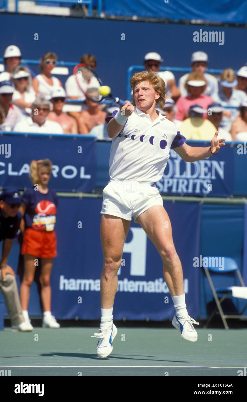 Boris Becker en action au tournoi de la Coupe des Champions de Newsweek à Indian Wells, en Californie en mars 1988. Banque D'Images