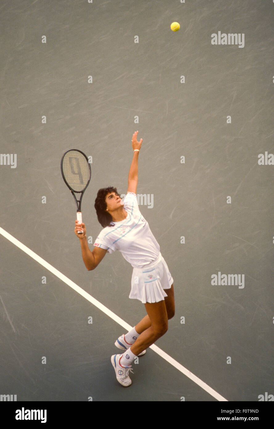 Gabriela Sabatini en action au tournoi de tennis US Open à Flushing Meadows Park le 6 septembre 1988. Banque D'Images