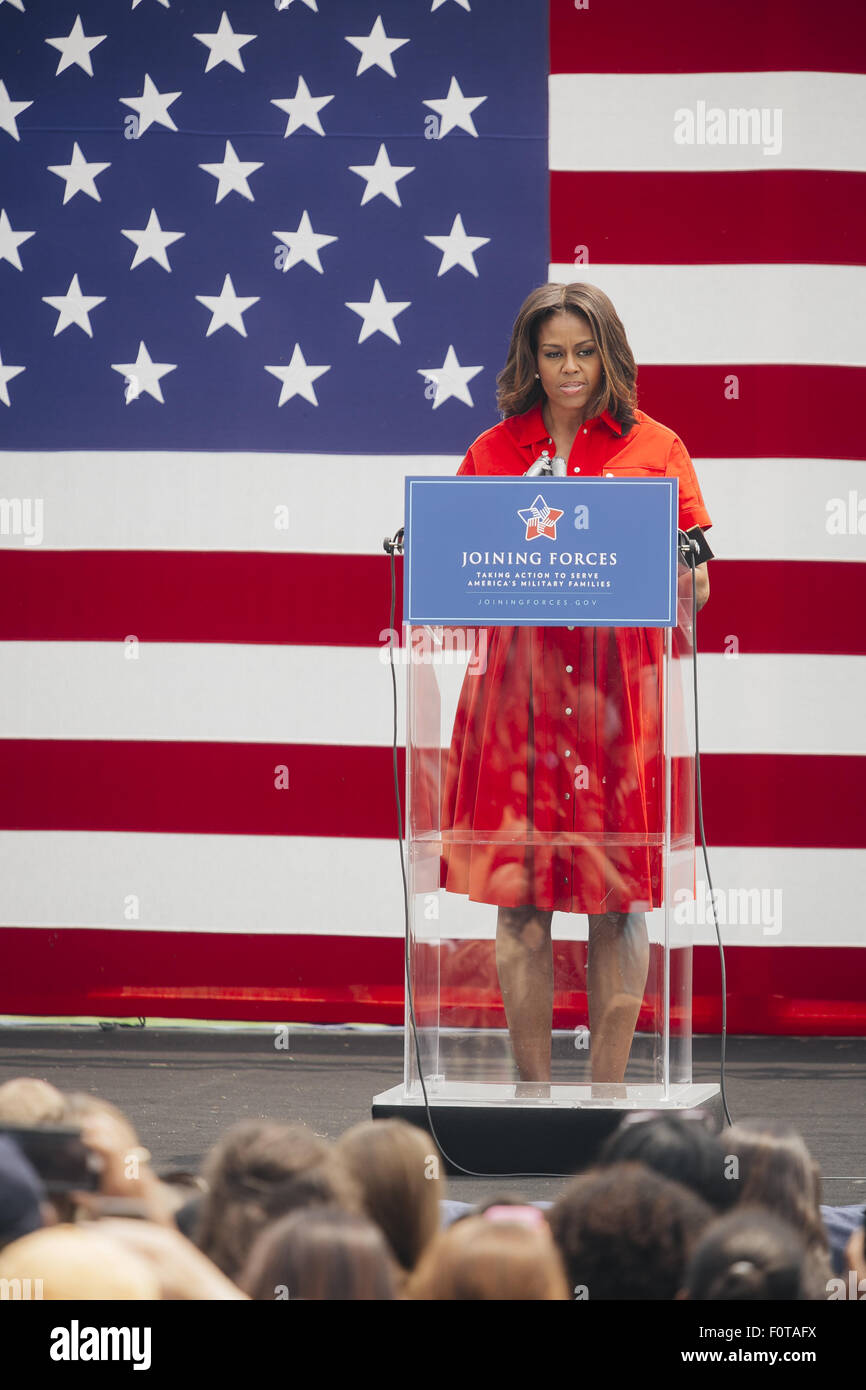 Première Dame des États-Unis Michelle Obama s'adresse à la foule Village Camp Ederle, lors d'une tournée de l'Italie avec : Michelle Obama Où : Venise, Italie : 19 Jun 2015 Quand Banque D'Images