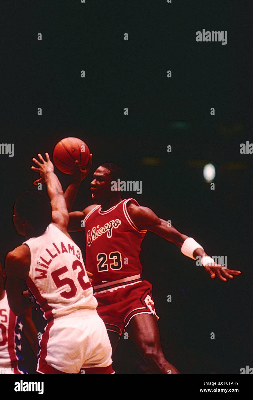 Michael Jordan en compétition pour la NBA Chicago Bulls Banque D'Images