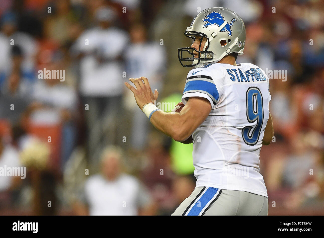 Landover, Maryland, USA. 20e Août, 2015. Detroit Lions quarterback Matthew Stafford (9) revient à passer pendant la partie d'avant-saison entre les Lions de Détroit et les Redskins de Washington à FedEx Field à Landover, MD. Credit : Cal Sport Media/Alamy Live News Banque D'Images