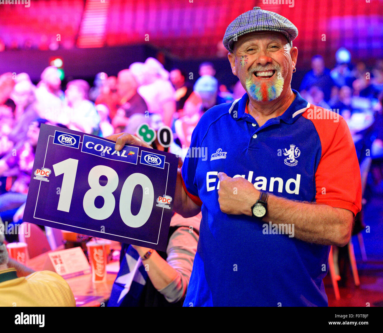 Sydney, Australie. 20e Août, 2015. Sydney, Australie - 20 août 2015 : Fans cheer au cours de la tour de Sydney du PDC World Series à l'Arène Cu Qantas Credit : MediaServicesAP/Alamy Live News Banque D'Images