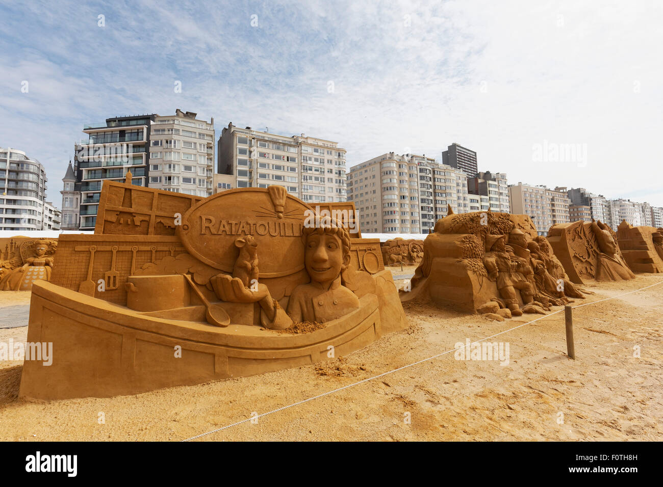 Sculptures de sable, de Walt Disney Ratatouille Film Festival de sculptures de sable, soleil d'été congelé, Oostende, Flandre occidentale Banque D'Images