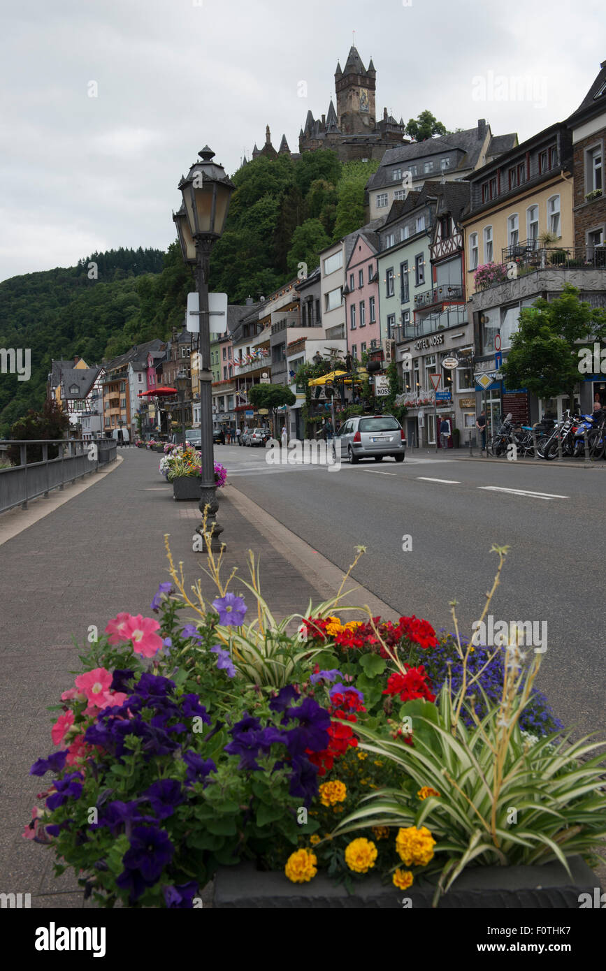 Château de Reichsburg Cochem avec, Rhénanie-Palatinat, Allemagne Banque D'Images