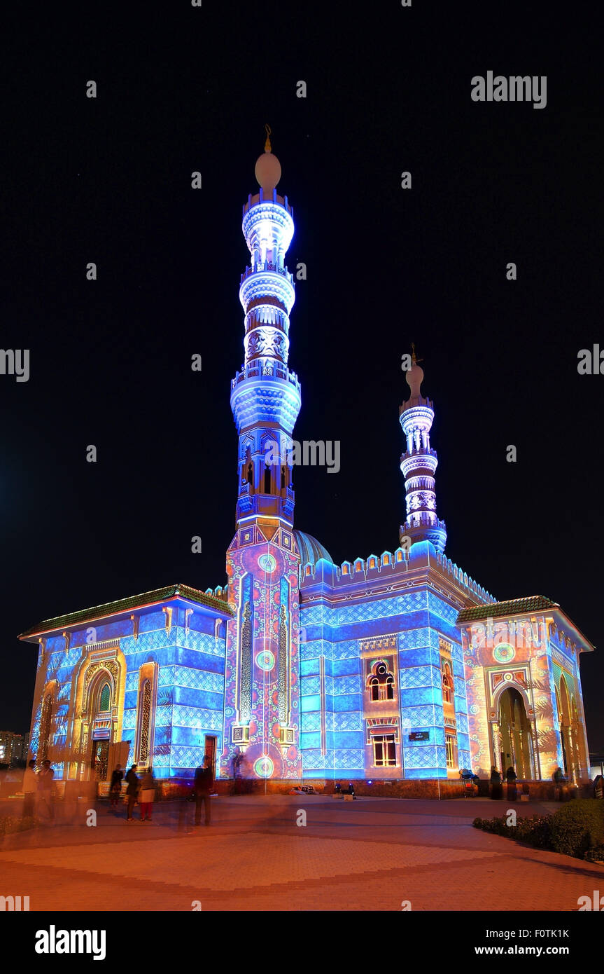 Emirat Sharjah, Emirats Arabes Unis. 15 Oct, 2014. Festival Lumière Sharjah, mosquée Masjid Al Majaz, Emirat Sharjah, Émirats arabes unis, près de East © Andrey Nekrasov/ZUMA/ZUMAPRESS.com/Alamy fil Live News Banque D'Images