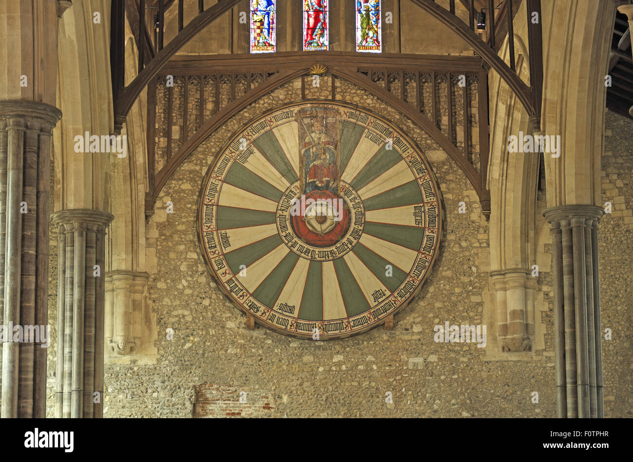 La table ronde du Roi Arthur, le grand hall, château de Winchester, Winchester, Hampshire, England, UK. Banque D'Images