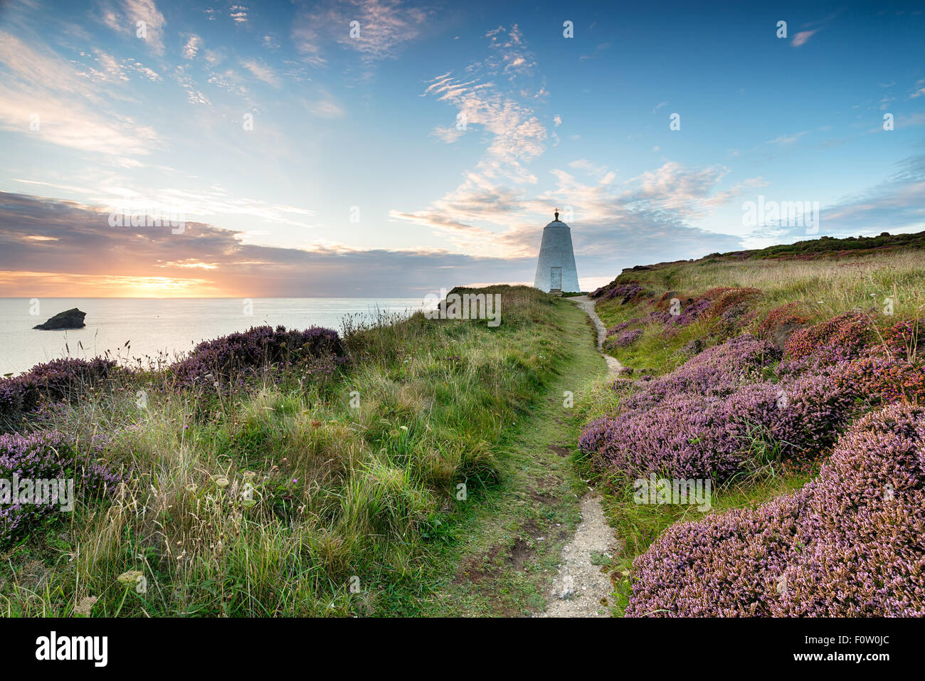 Le PepperPot phare sur les falaises au-dessus de Portreath sur la côte de Cornwall Banque D'Images