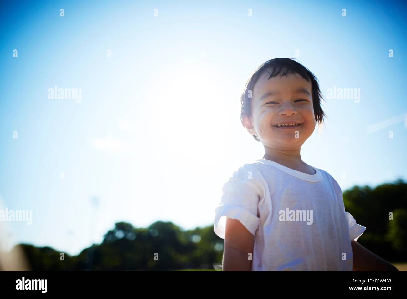 Portrait of happy boy Banque D'Images