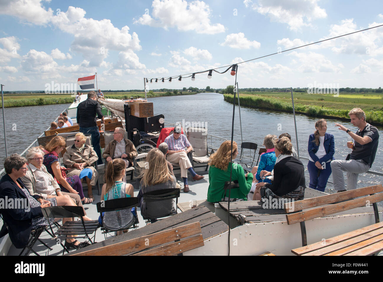 Personnes sur un bateau de partie croisière sur le fleuve de See, Amersfoort, Pays-Bas Banque D'Images