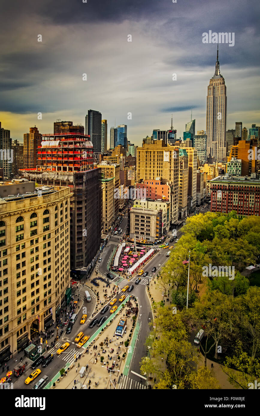 Vue aérienne pour le quartier Flatiron le long de la Cinquième Avenue, Broadway, Madison Square Park, ainsi que le l'Empire State. Banque D'Images