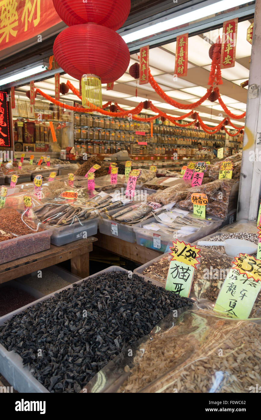Chinatown boutique vendant des produits du poisson séché, Vancouver. Banque D'Images