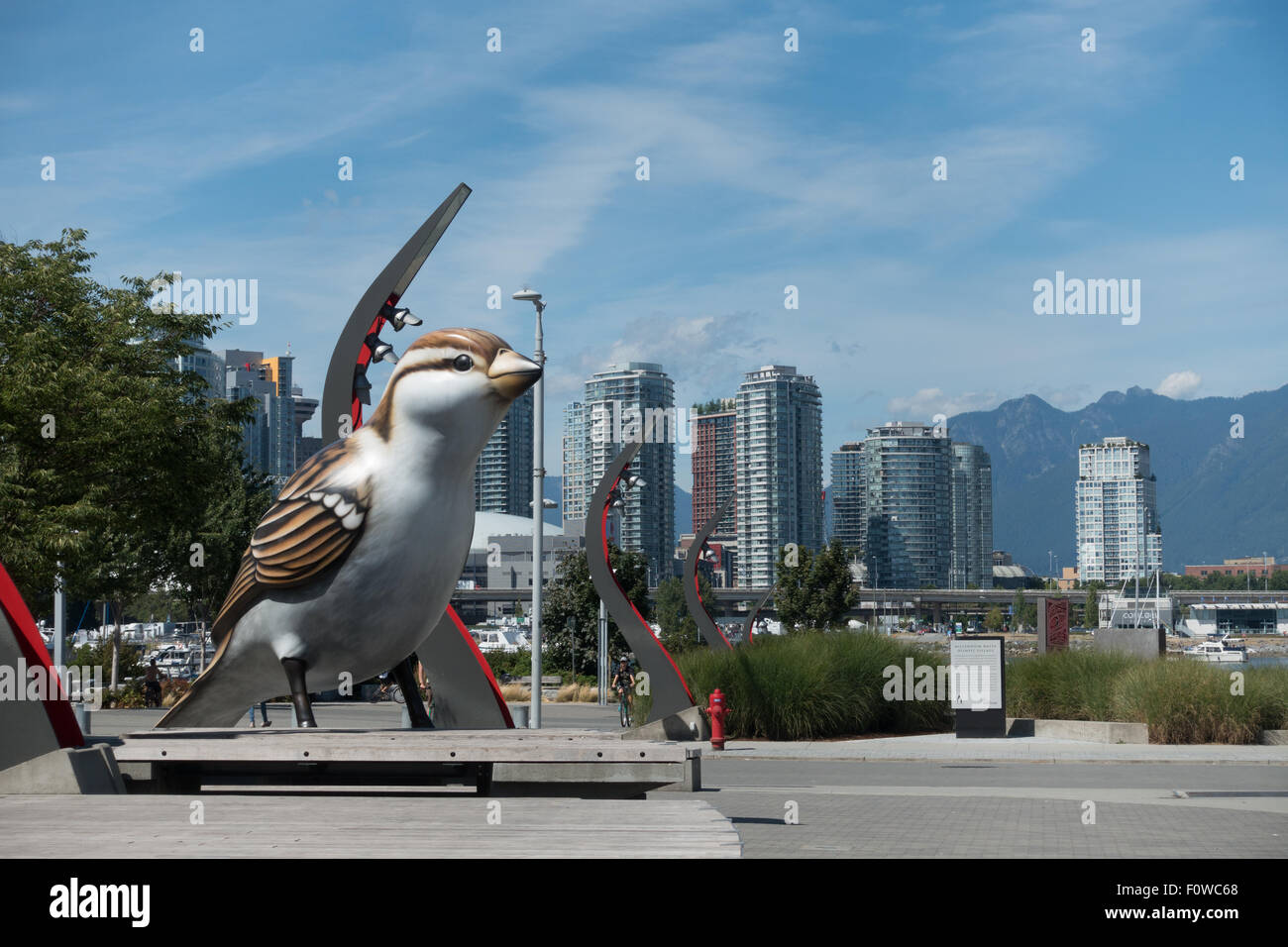 Sparrow géant sculpture au Village Olympique, Vancouver Banque D'Images