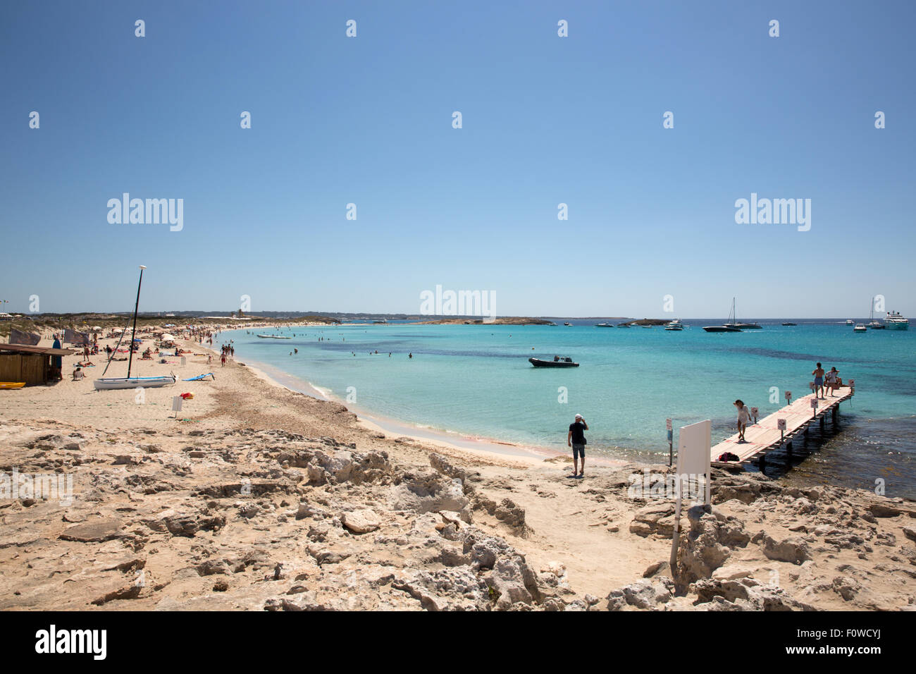 Paysage de bord de mer sur lîle de malte en méditerranée. • wall stickers water, landscape